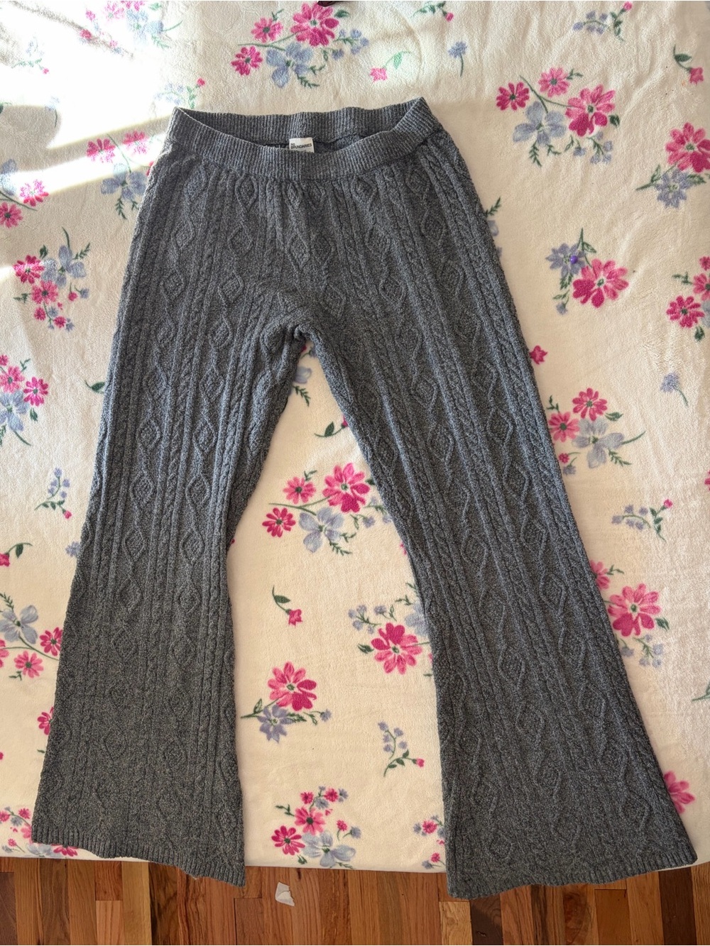 No Boundaries Gray Cable Knit Flared Joggers